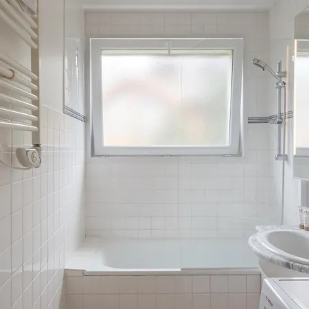 Familial Au Centre Avec Balcon Et Wifi - Fr-1-645-75 Huez